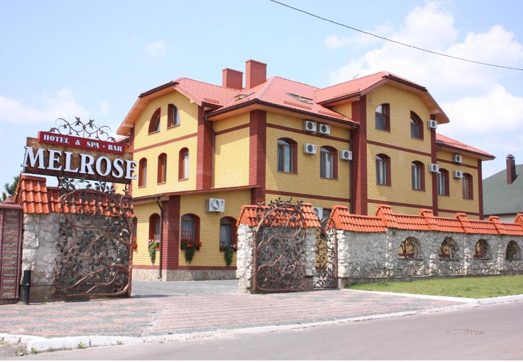 Melrose Hotel Ровно Экстерьер фото